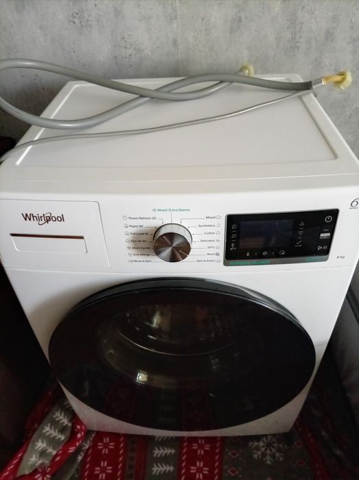 Продавам пералня Whirpool