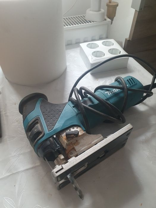 Ferăstrău pendular Makita