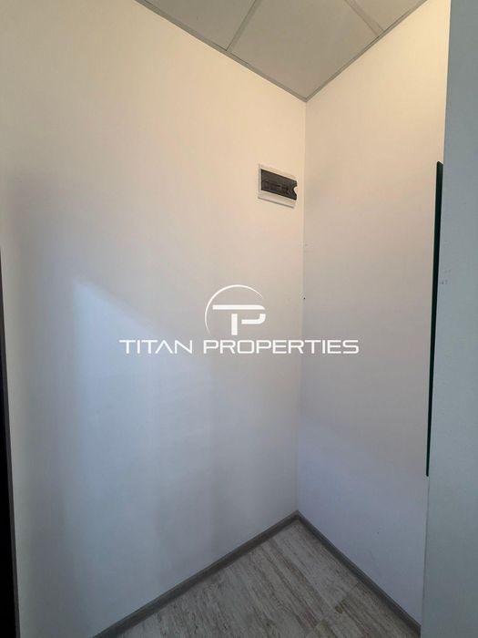 Дава се под наем Магазин в Бургас, Изгрев - 30 кв.м за 280.5 € - Снимка #1