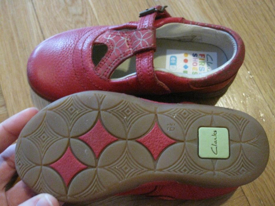 CLARKS червени обувки first shoes 6.5 UK 22 номер