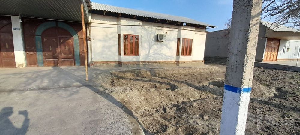 Hamma sharoiti bor uy sotiladi