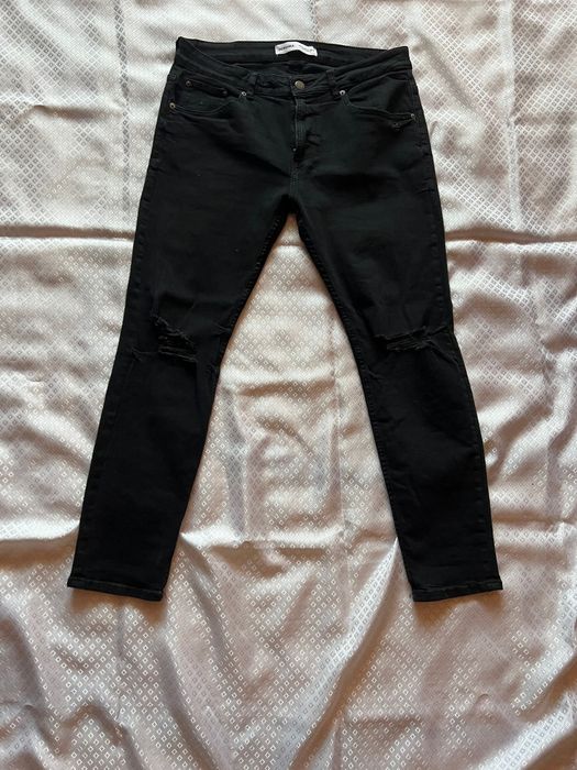 Blugi negri Bershka