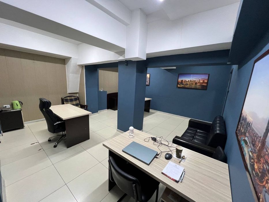 Рядом с Новза метро Сдаётся офис Цокольный 35м2 300 у.е. с мебелью