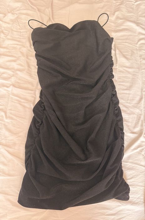 Къса черна рокля