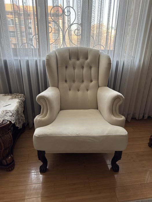 Мягкая мебель с журнальным столом