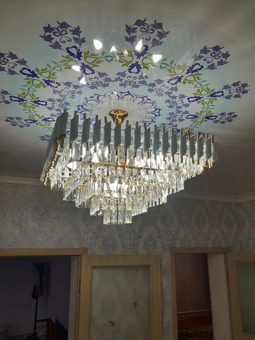 Люстра почти новая