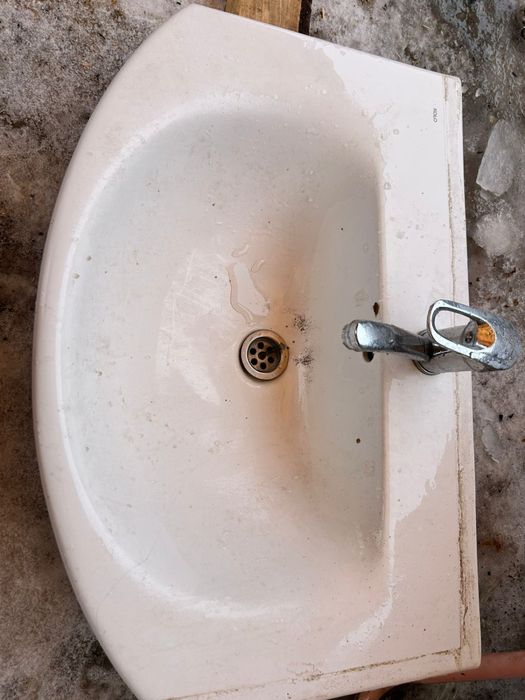 Раковина б/у . ….