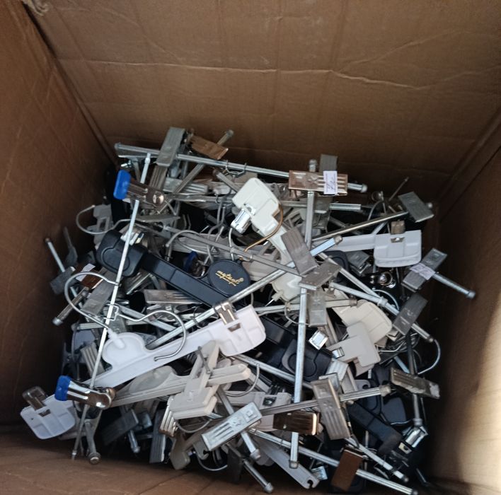 Продам вешалки недорого!!!