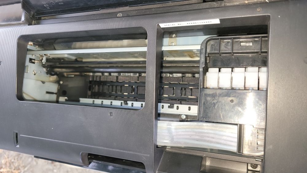 Epson l800 sotiladi holati ideal ,galofka cheklari yaxshi ,