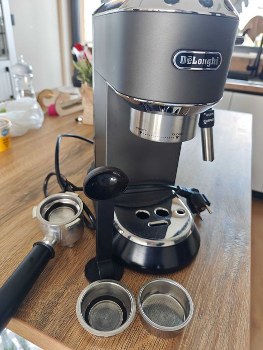 De'Longhi EC685M Dedica Style