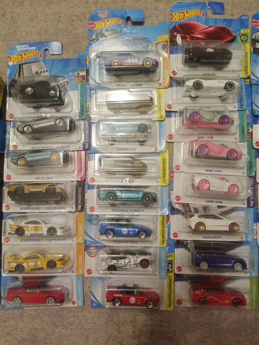 Продам машинки в упаковке