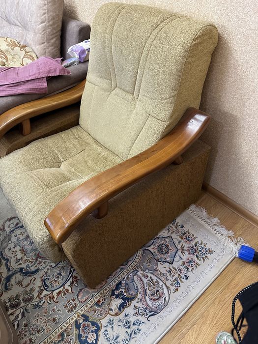 Продается 2 кресло ,1 диван раскладушка,состояние в пользовании!