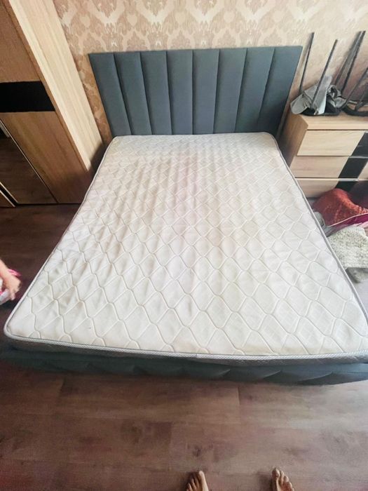 Продам матрас 160/200 в отличном состоянии