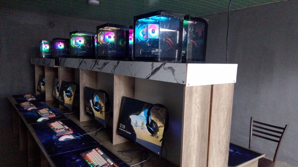 Kompyuterxona sotiladi