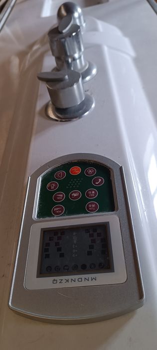 Душевая кабина в хорошем состоянии