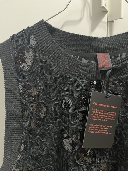 Топ от Stefanel, нов с етикет