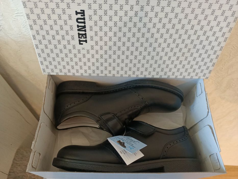 Продам туфли на мальчика 35р.