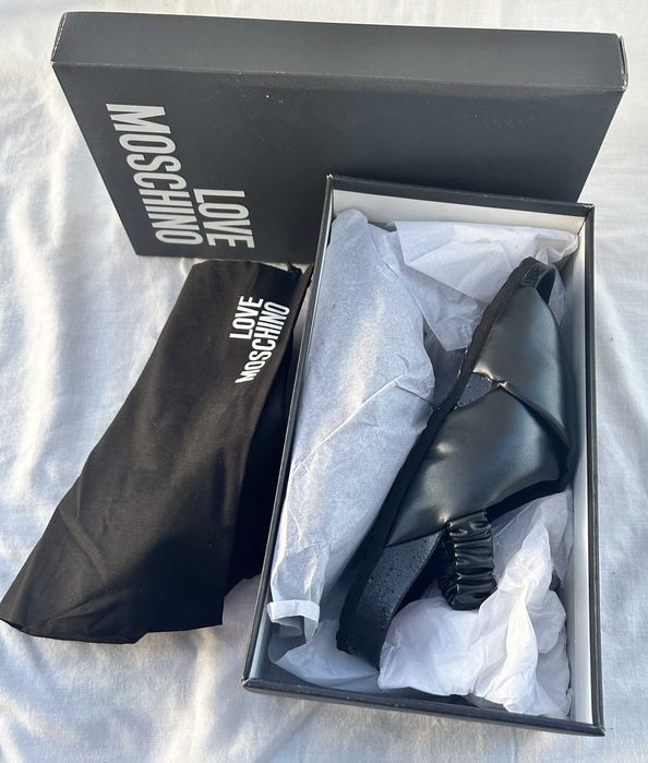 Sandale Love Moschino cu bretele încrucisate, marimea 38