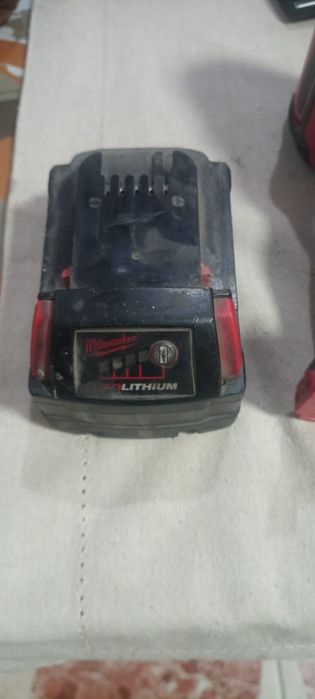 Vând Pistol de impact Milwaukee 18V, cuplu 190 Nm, ,