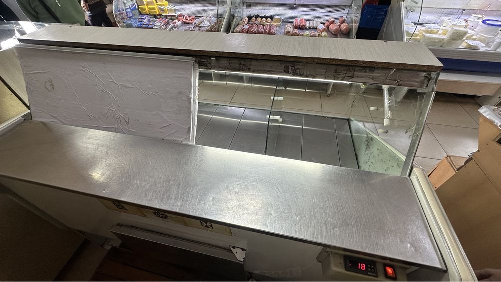 Продам витринный холодильник б/у
