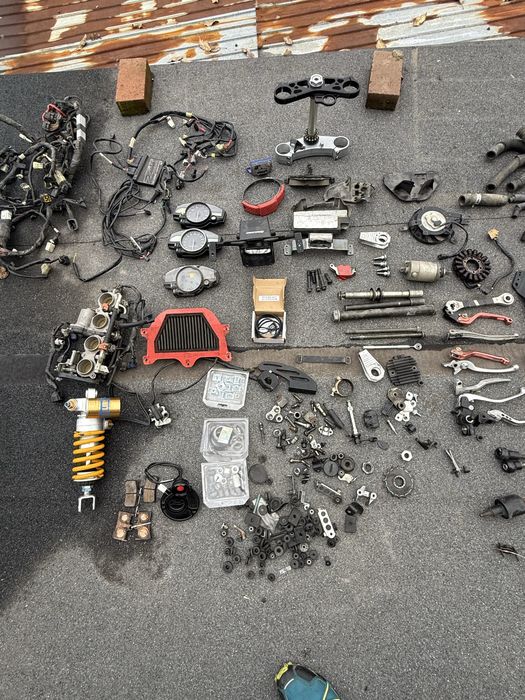 Dezmembrez yamaha r6 r11-rj15