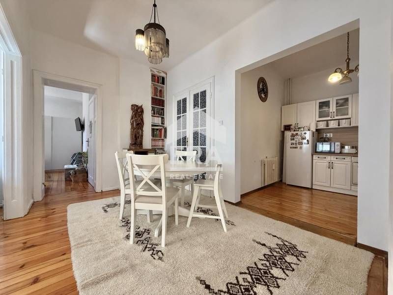 Продава се Тристаен апартамент в София, Център - 110 кв.м за 3199 €/кв.м - Снимка #1