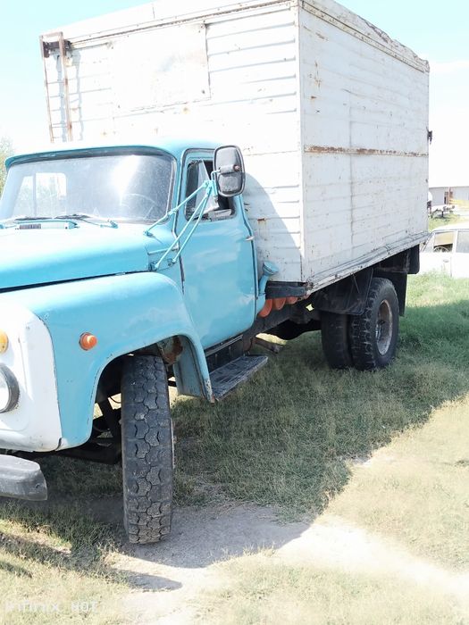 Gaz 53 srochni sotiladi