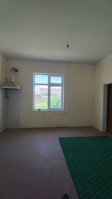 Uch xonali uy sotiladi