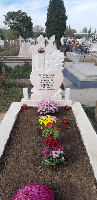 Reducere de preț monumente funerare,cruci ,mozaic.