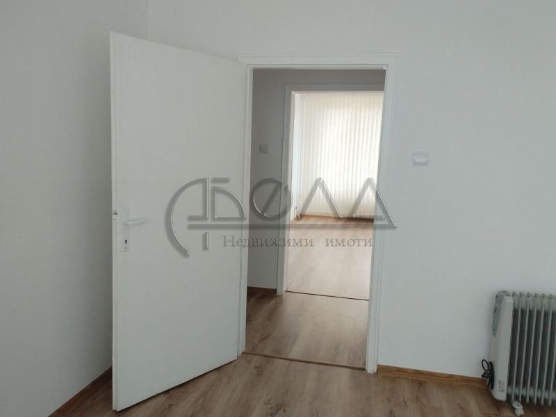 Продава се Двустаен апартамент в София, Свобода - 60 кв.м за 1850 €/кв.м - Снимка #2