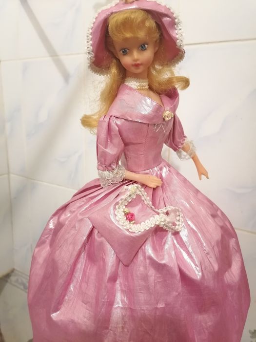 Вазочка 20*8, кукла для декора, мини-букет