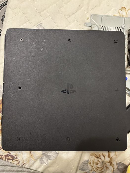 Ps4 Slim на части или цял разглобен