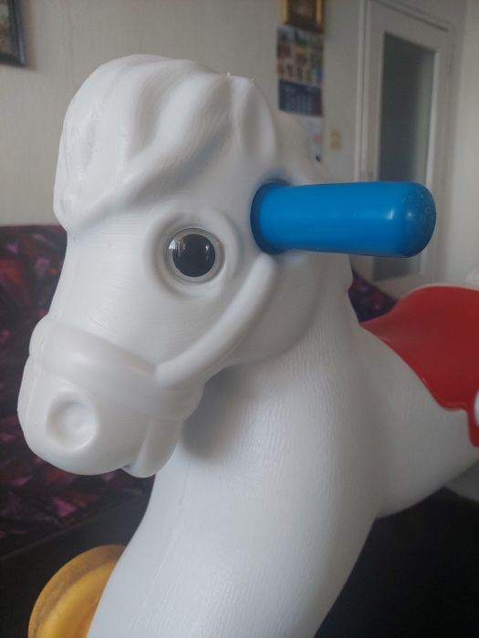 Детско конче на колелца, за яздене, бутане с крачета и теглене, здраво и запазено.