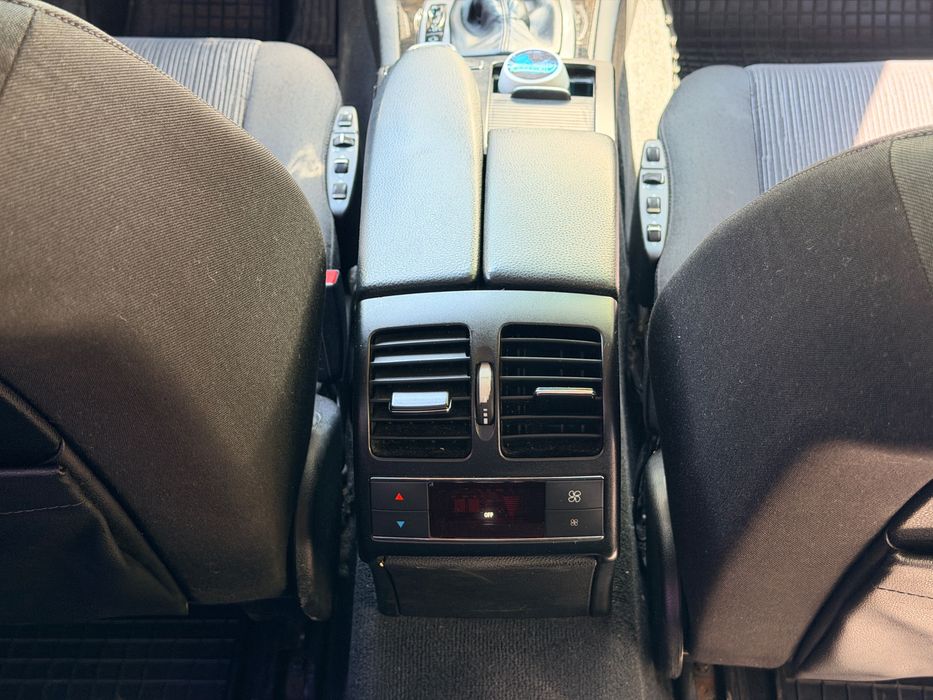 MERCEDES-BENZ C-Class 2010 — imagine 4