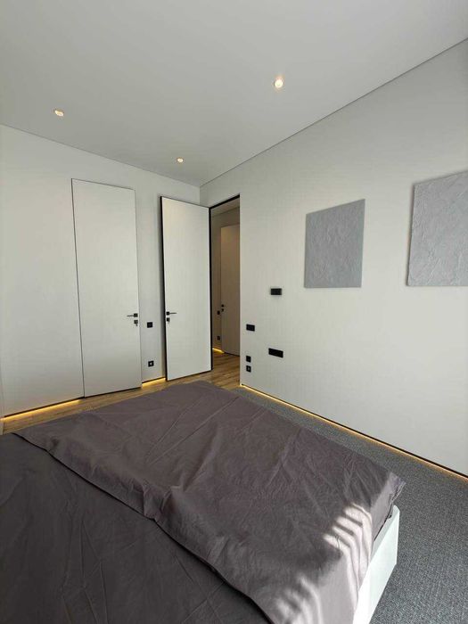 Сквозная 3к в Mirabad Avenue, хай-тек, 2 балкона`
