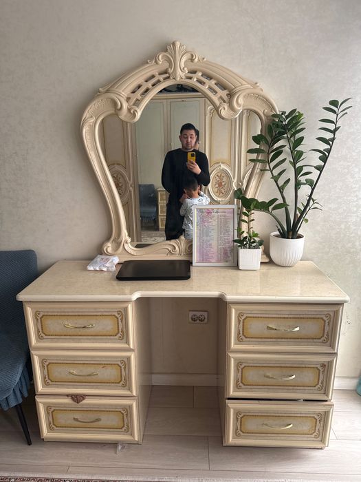 Спальный гарнитур