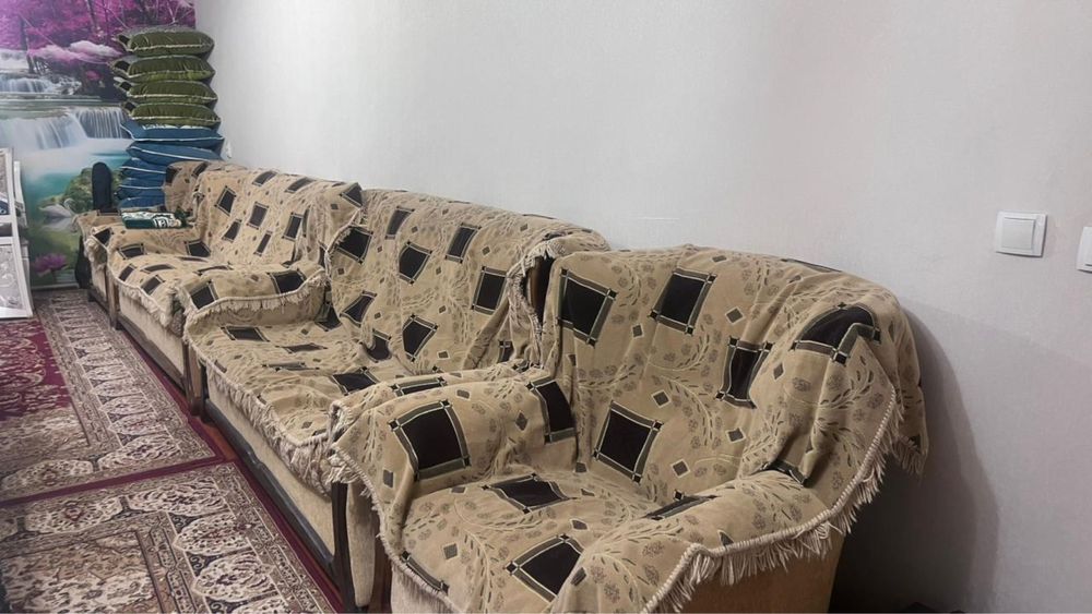 Диван б/у бежвый ц