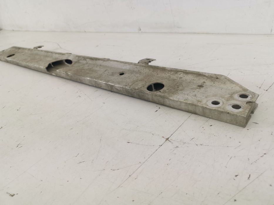 Долен държач на радиатор Ягуар / Jaguar E-Pace 1 Оригинален, в добро с