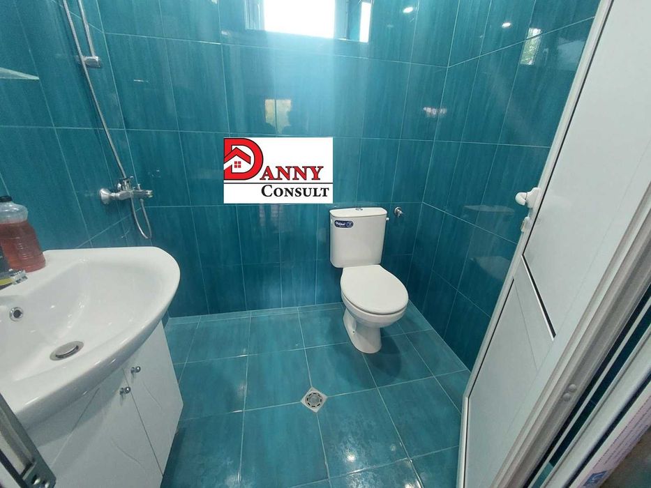 Частично реновирана къща с двор в с. Миндя