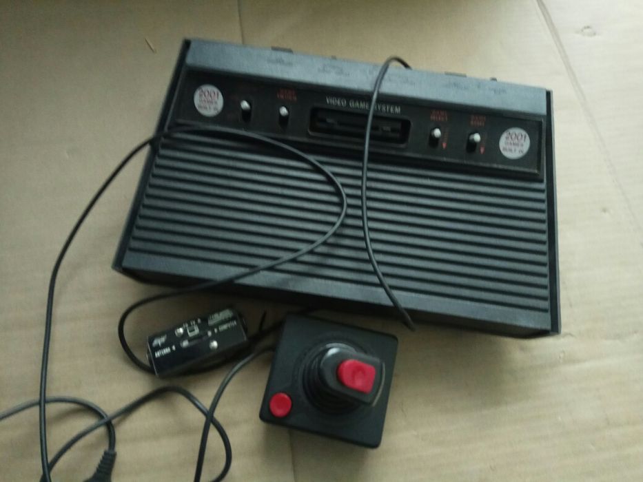 Продавам стара  телевизионна игра