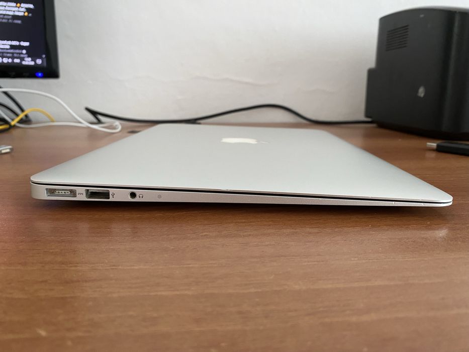 Ноутбук (macbook Air)