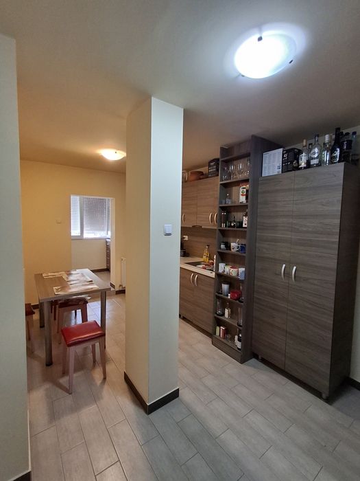 Vând apartament cu 4 cameră