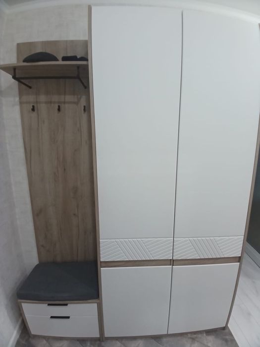 Продам прихожую.