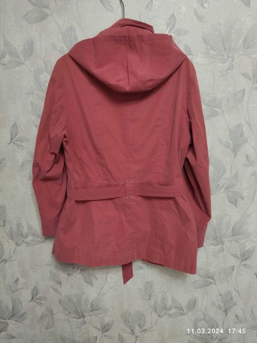 Ветровка, размер 48.