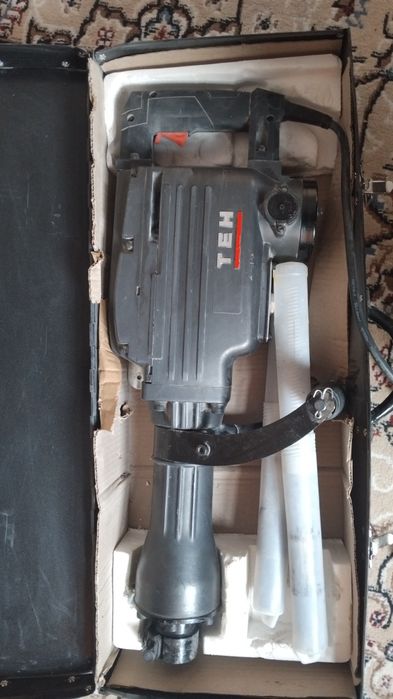 Отбойный молоток.