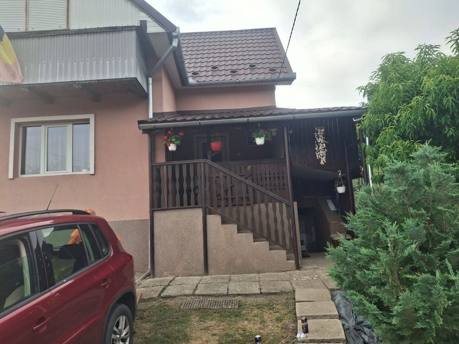 Casă de vânzare cu mansardă