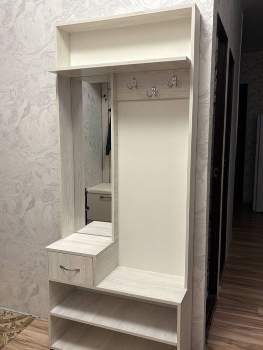 Продается шкаф в отличном состоянии почти новый купили 2-3 месяца наза