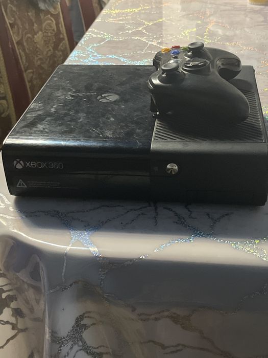 Xbox 360E + Kinect + 8 дисков