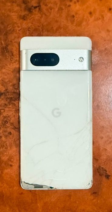 Google pixel 7 .