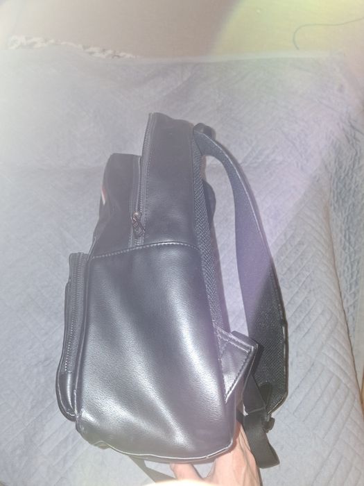 Продам рюкзак Tommy Helfieger